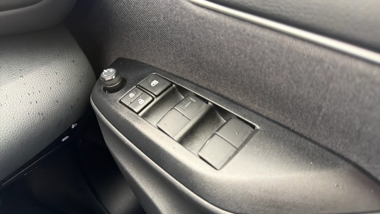 Toyota Yaris 1.5 Hybrid Design 5dr CVT Hybrid Hatchback